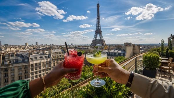 Où savourer des cocktails près de la tour Eiffel ?